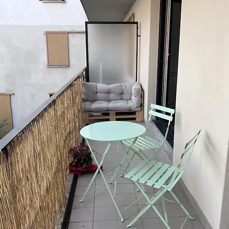 Bright With Balcony In Appartement *